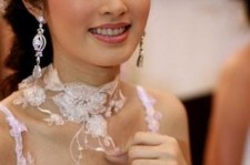 阿坝人妖皇后(中国富豪娶人妖皇后)