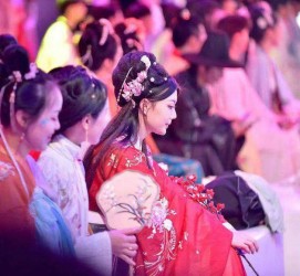 阿坝汉服模特兼职(想做汉服模特去哪里找)
