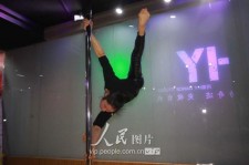 阿坝钢管舞女神(女星钢管舞)