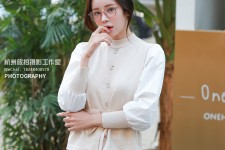 阿坝兼职模特被摄影师亲(兼职模特被摄影师亲了)