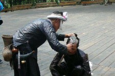 阿坝欲带老伴游遍中国(带着老伴去旅游)