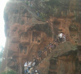 阿坝乐山旅游攻略(乐山旅游攻略自由行路线推荐)