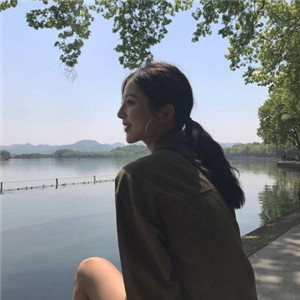 阿坝私人伴游网带你看到天际，白色盐湖无际，蓝色天空无边