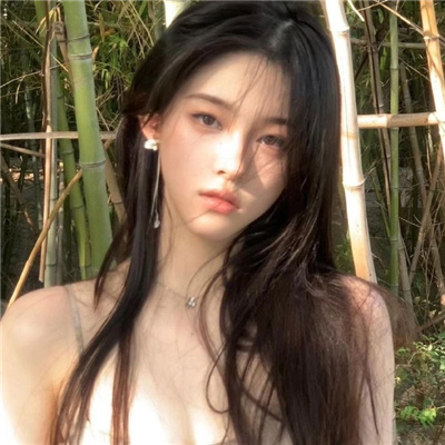阿坝与商务伴游共进晚餐，愉快的营业会谈起头了