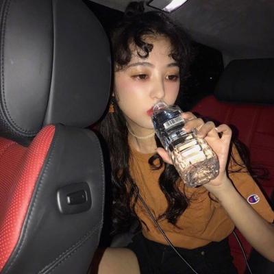 阿坝伴游玩耍享受异国风情的美妙光阴