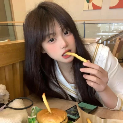 阿坝伴游女生李欣怡的资料