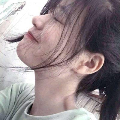 阿坝伴游女生烟雨蒙蒙的资料