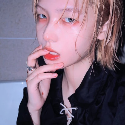 阿坝伴游女生樱花漫舞的资料