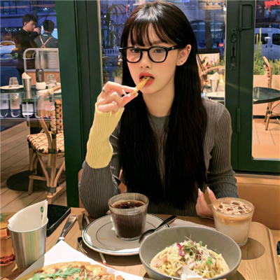 阿坝伴游女生娄婷的资料