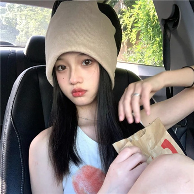 阿坝伴游女生乙傲薇的资料