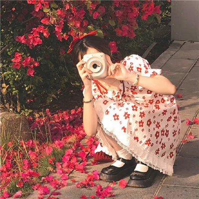 阿坝伴游女生镇凝莲