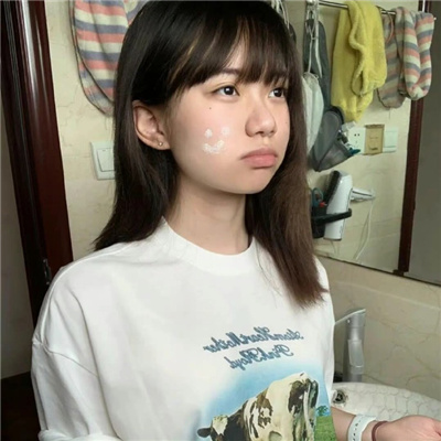 阿坝伴游女生邝易云