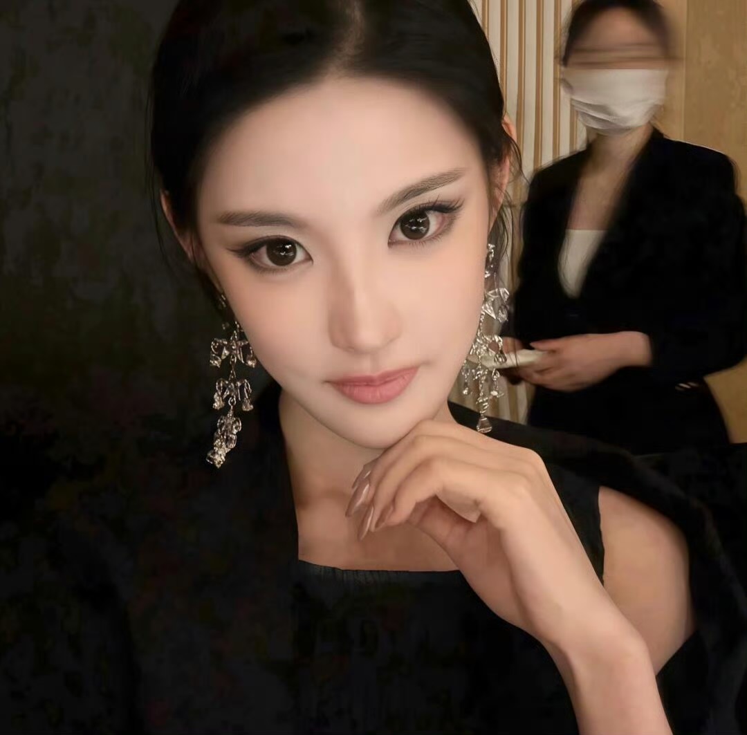 阿坝伴游女生 | Isabella Chen的资料